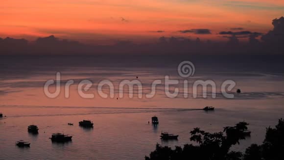 泰国kohtao美丽的海景和日落天空视频的预览图