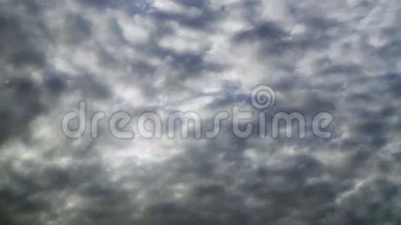 雨季云层运行视频的预览图