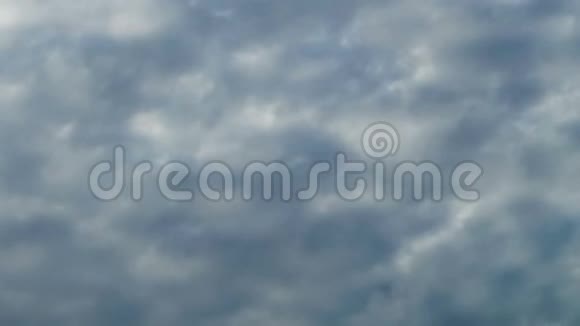 雨季云层运行视频的预览图