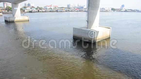 Chaophraya河的波浪和水流视频的预览图