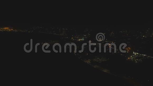 夜晚有摩天大楼和建筑物的空中城市菲律宾马尼拉马卡蒂视频的预览图
