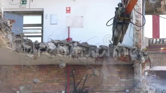 拆除机械在工作时间流逝视频的预览图
