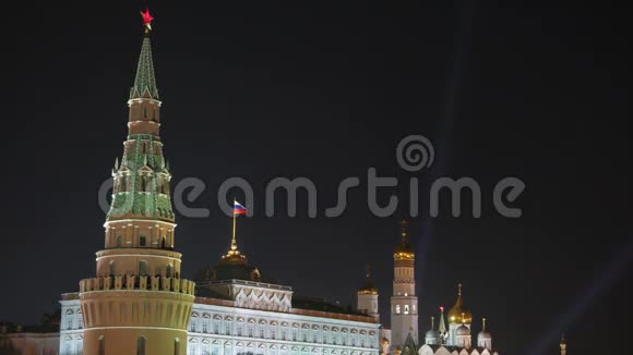 莫斯科克里姆林宫和圣巴兹尔大教堂夜景视频的预览图
