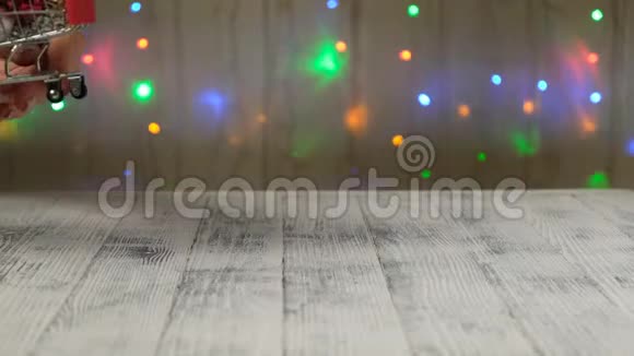 圣诞构图银饰在粉彩蓝色背景上圣诞节冬天新年的概念视频的预览图
