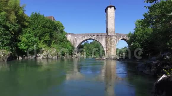 法国奥尔特斯的中世纪桥梁视频的预览图