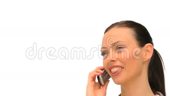 一个正在打电话的女人视频的预览图