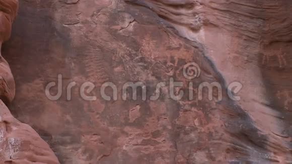 火谷的岩层3个中的2个视频的预览图