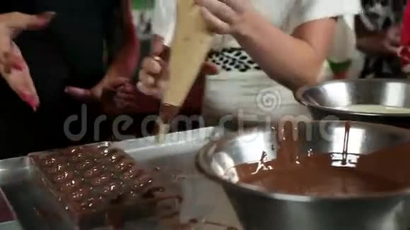 做巧克力糖果视频的预览图