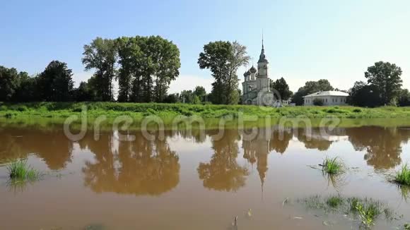 1731年至1735年间在俄罗斯的沃洛格达建造了沃洛格达河全景和主礼堂视频的预览图