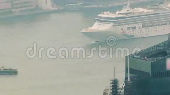 香港现代商业区天际线及游船延时超移视频的预览图