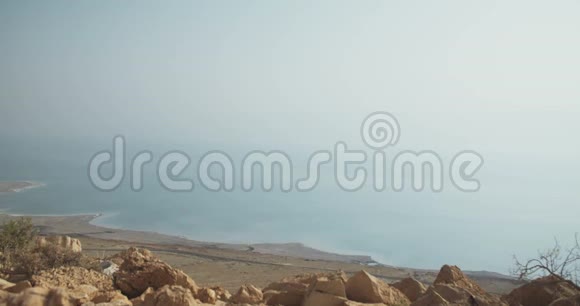 以色列死海附近的沙漠悬崖视频的预览图