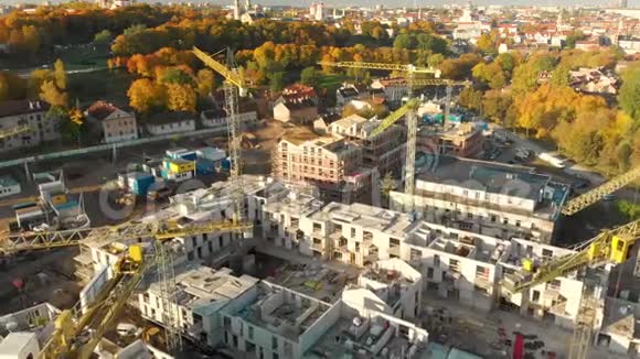 立陶宛维尔纽斯市建筑工地鸟瞰图视频的预览图