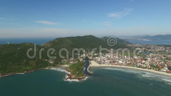 巴西弗洛里亚诺波利斯的空中观景巴拉达拉瓜海滩2017年7月视频的预览图