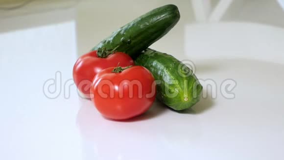 新鲜蔬菜用白表测量视频的预览图