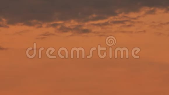 日落后起飞飞机顶着夜空视频的预览图