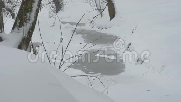 冻冬水溪视频的预览图