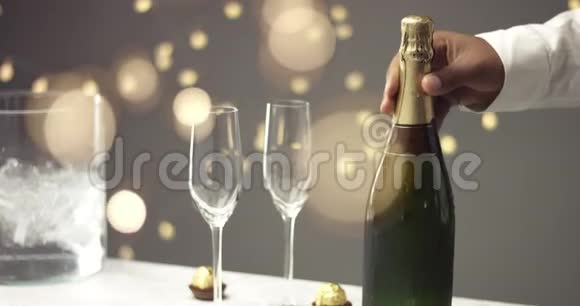 开一瓶香槟视频的预览图