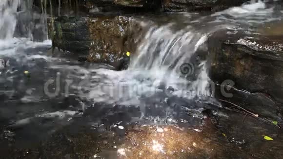 磨坊大坝的瀑布视频的预览图