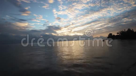 海滩上的日出视频的预览图