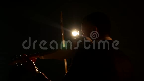 音乐家唱小提琴演奏小提琴乐器交响音乐会独奏家德托洛背景视频的预览图