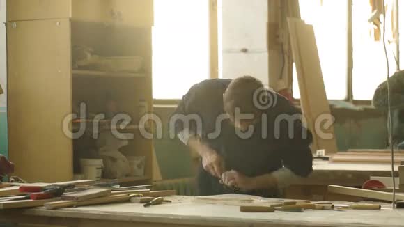 木工制作螺纹板木制盘子视频的预览图