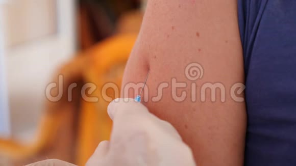 注射疫苗特写4K慢动作视频的预览图