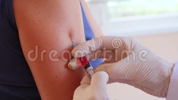 注射疫苗特写4K慢动作视频的预览图