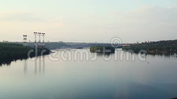 德内普尔河上的扎波罗热水电站乌克兰视频的预览图