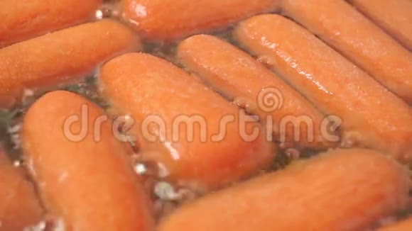 烤小胡萝卜宏观拍摄视频的预览图