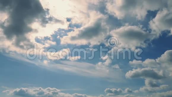 被太阳照亮的云景视频的预览图