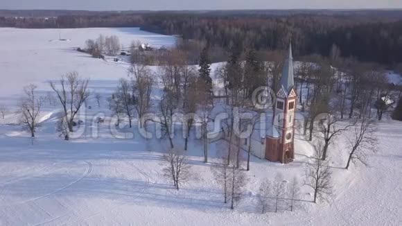 冬季球场克里穆尔达拉托维亚空中无人机顶视图4KUHD视频视频的预览图