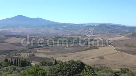 乡村全景阳光明媚的九月天意大利托斯卡纳视频的预览图