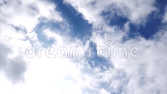 时间推移云层移动4k视频的预览图