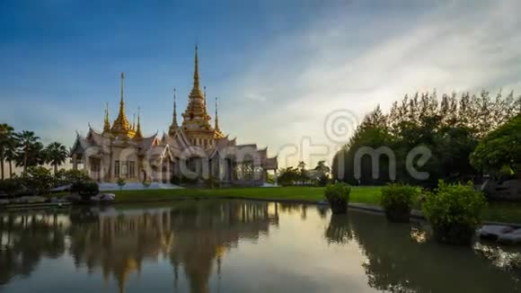 泰国NakhonRatchasima省的WatNone寺庙白天到夜间时间流逝视频的预览图