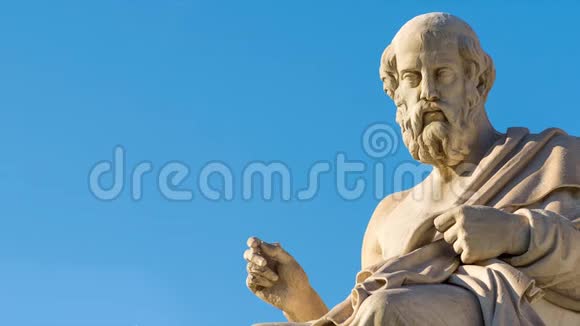 希腊哲学家柏拉图雕像的全景视频的预览图