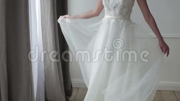 穿着婚纱的美丽新娘视频的预览图