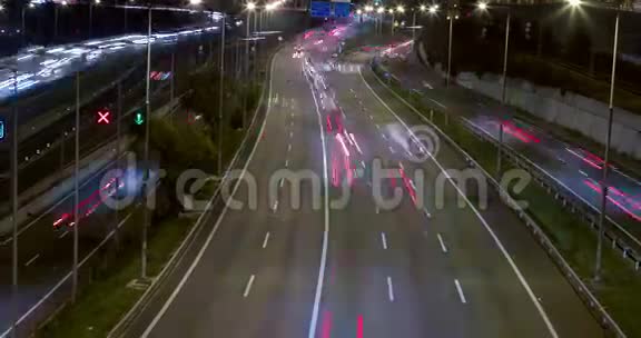 交通和道路的夜景时间推移长时间暴露4K9视频的预览图