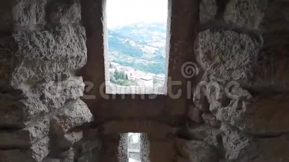 城堡生锈的监狱景色视频的预览图