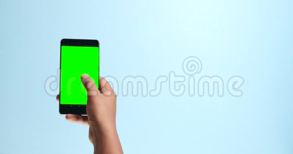 用带有彩色显示屏的智能手机进行近距离触摸视频的预览图