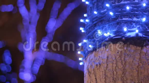 圣诞节和新年背景抽象模糊的波克闪烁的花环视频的预览图