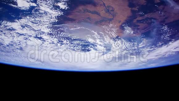 从太空出发的亚洲地球下面视频的预览图