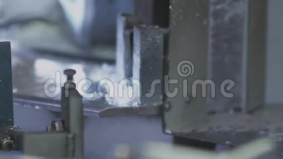 扫角化合物PVC窗户聚氯乙烯型材视频的预览图