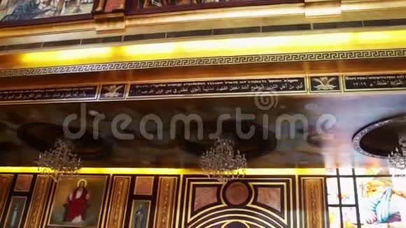 埃及沙姆沙伊赫2016年11月30日科普特教堂内美丽的墙壁和天花板视频的预览图