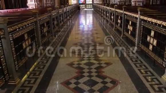埃及沙姆沙伊赫2016年11月30日科普特教堂内美丽的墙壁和天花板视频的预览图
