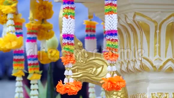 泰国风格的塑料花环视频的预览图