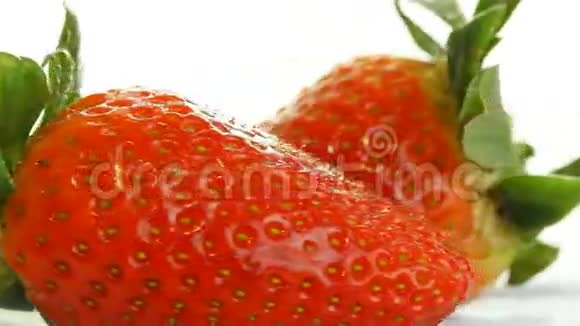 白色的草莓视频的预览图