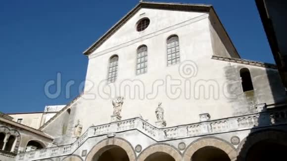 萨尔诺大教堂庭院视频的预览图
