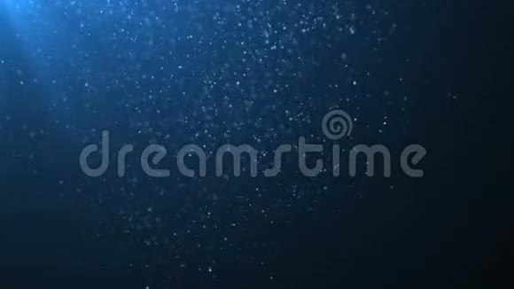 抽象蓝色背景与明亮的波克圆圈闪光循环动画海洋中的浮游生物视频的预览图