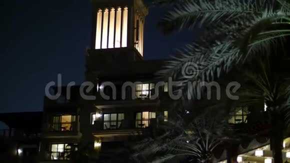 迪拜阿联酋阿拉伯联合酋长国EMIRATES2017年11月20日JumeirahAlQasrMadinat酒店夜间视频的预览图