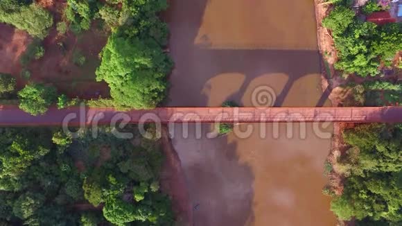 圣保罗州塞拉纳市帕尔多河的鸟瞰图巴西视频的预览图